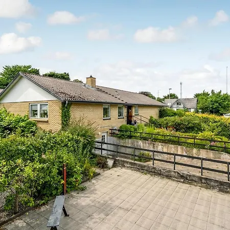 Vakantiehuis 4 Bedroom Lovely In *