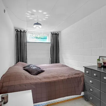 Vakantiehuis 4 Bedroom Lovely In